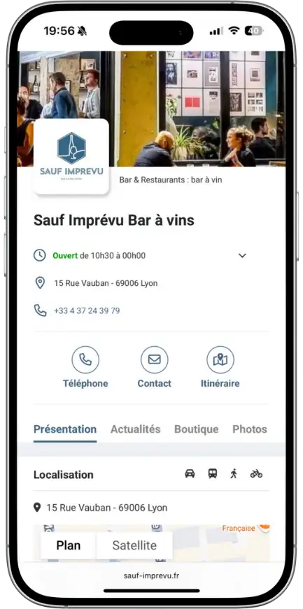 Site vitrine responsive affiché sur un iPhone